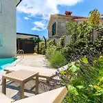 Pet Friendly In * Sveti Ivan Dobrinjski