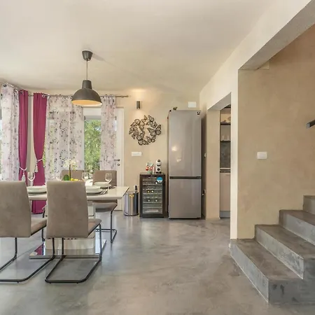 Pet Friendly In * Sveti Ivan Dobrinjski