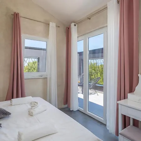 Pet Friendly In Tatil Evi Sveti Ivan Dobrinjski