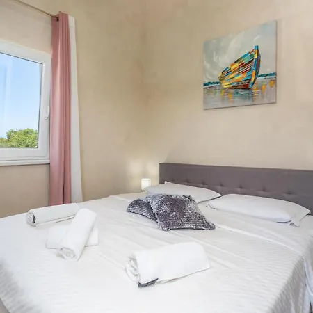 Pet Friendly In Tatil Evi Sveti Ivan Dobrinjski